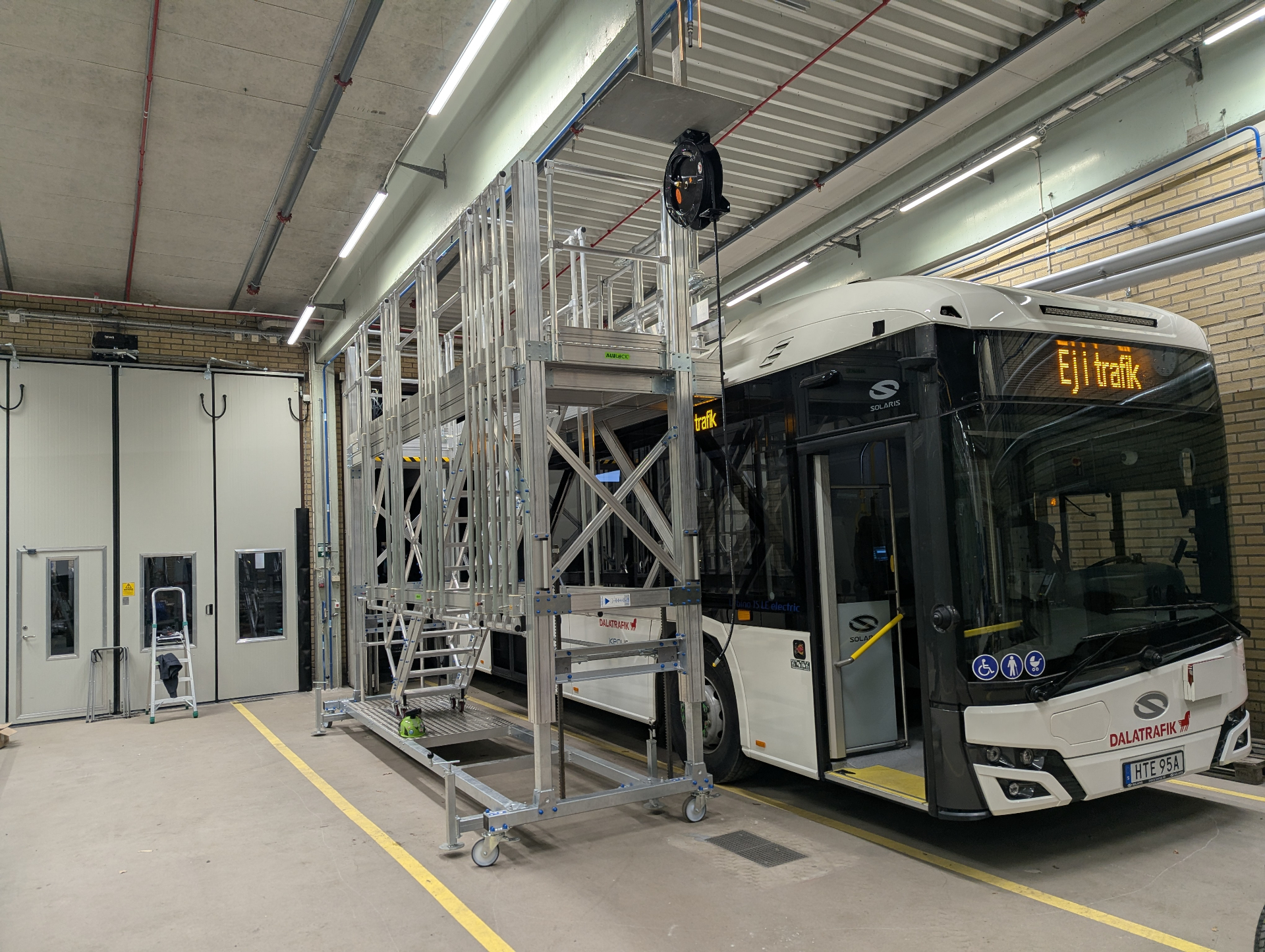 Scaffolding and access solution for bus workshop